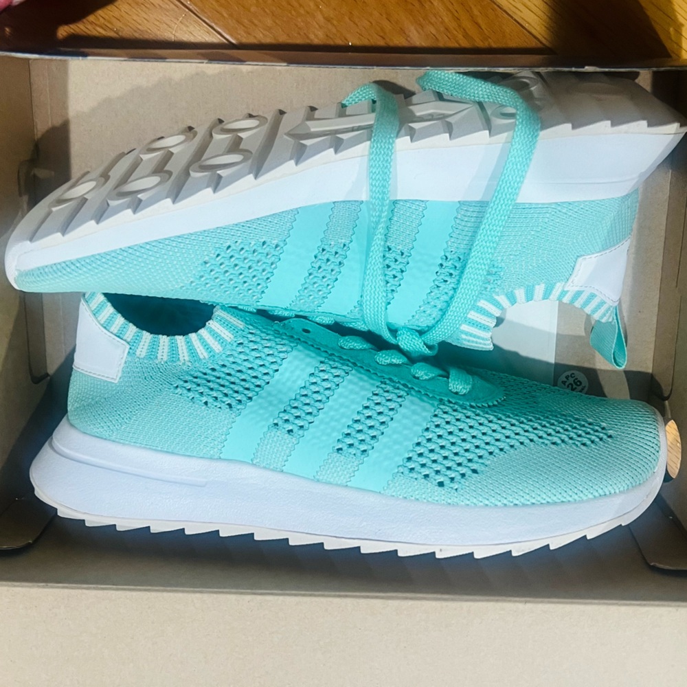 Adidas Womens Size 6 FLB Flashback Primeknit Green/White Sneakers - BRAND NEW